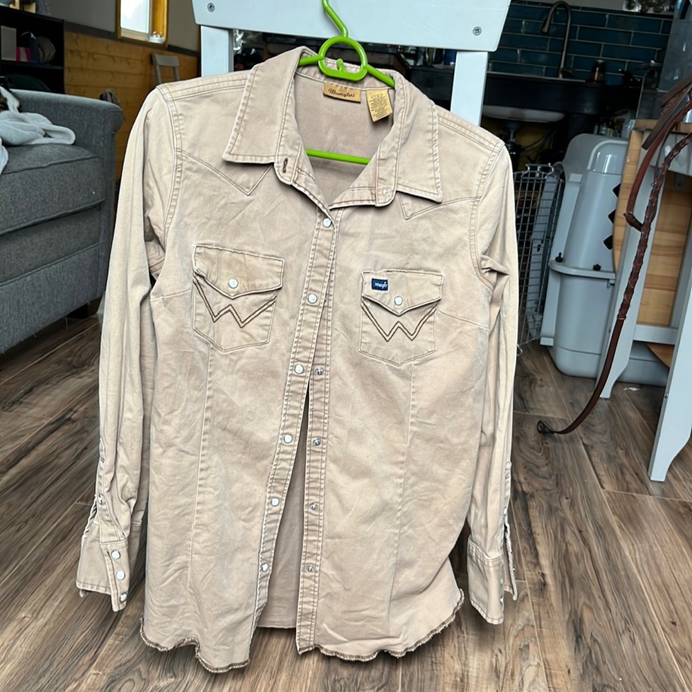 Tan wrangler pearl snap button down